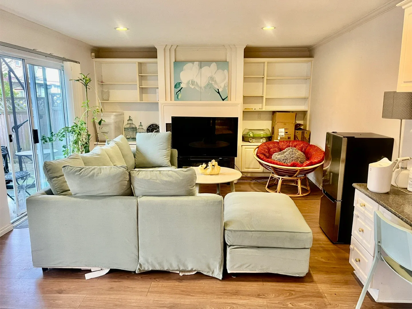 Sunny Large Bedroom with Private Bathroom image indicator(6)