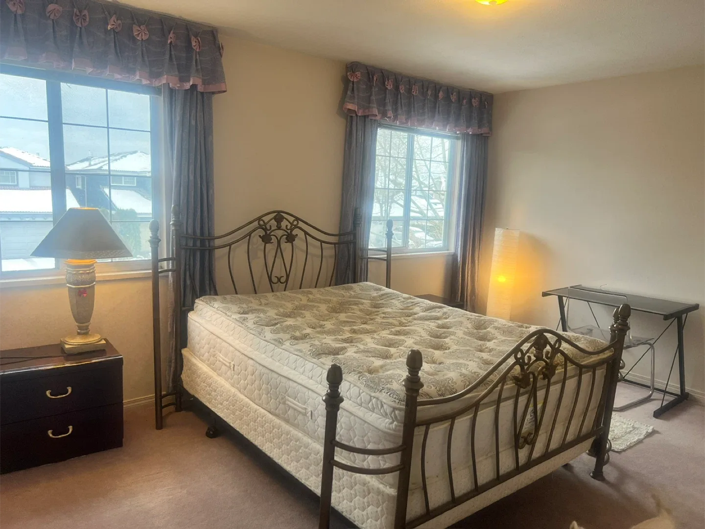 Sunny Large Bedroom with Private Bathroom image indicator(3)