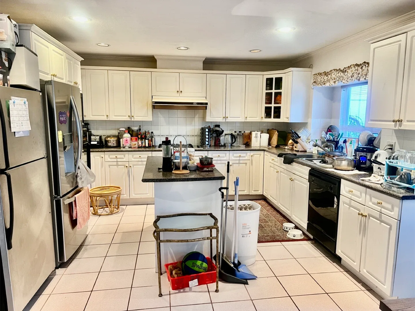 Sunny Large Bedroom with Private Bathroom image indicator(8)