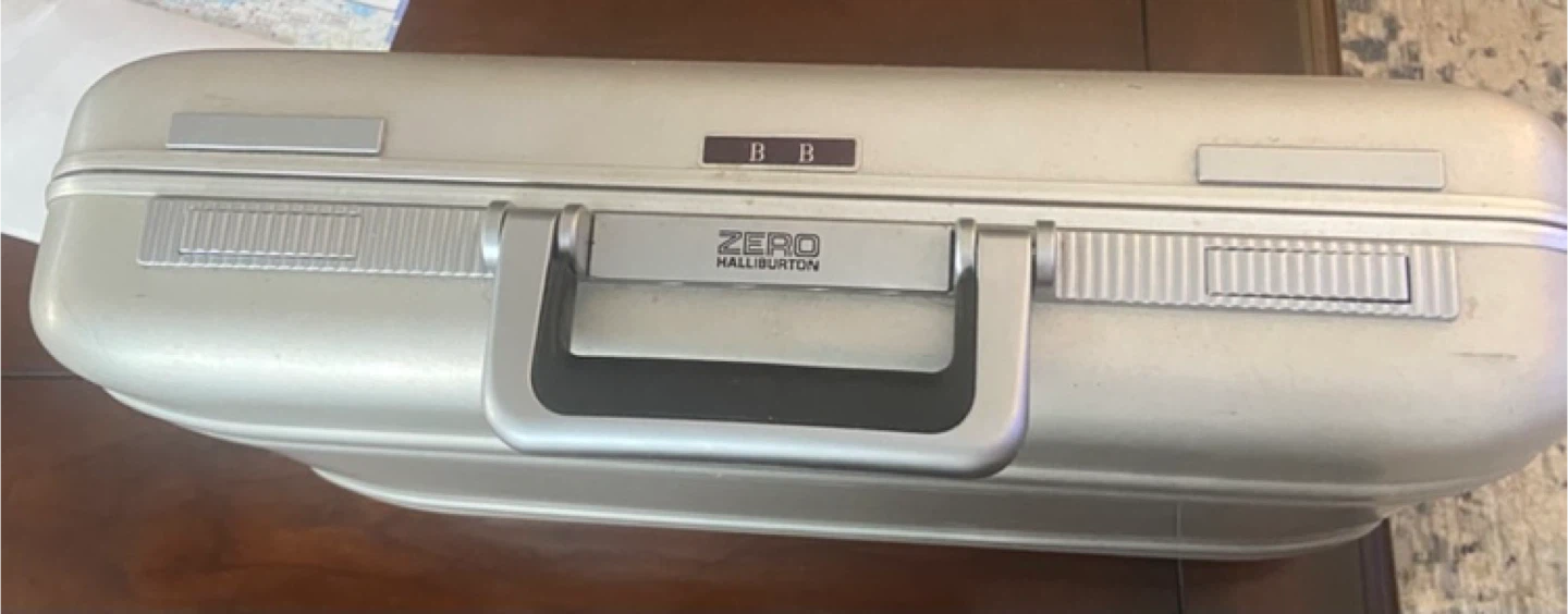 Zero Halliburton Silver Briefcase - photo 2