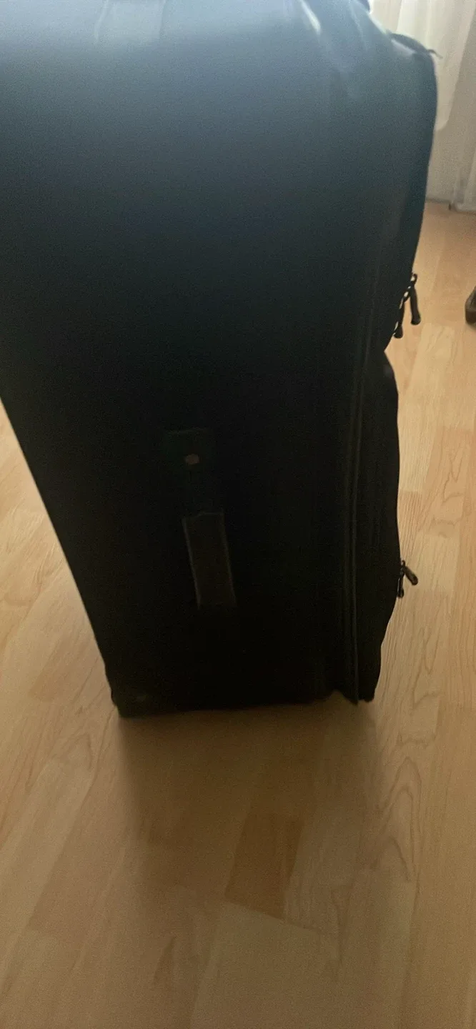 Black Rolling Suitcase image indicator(3)