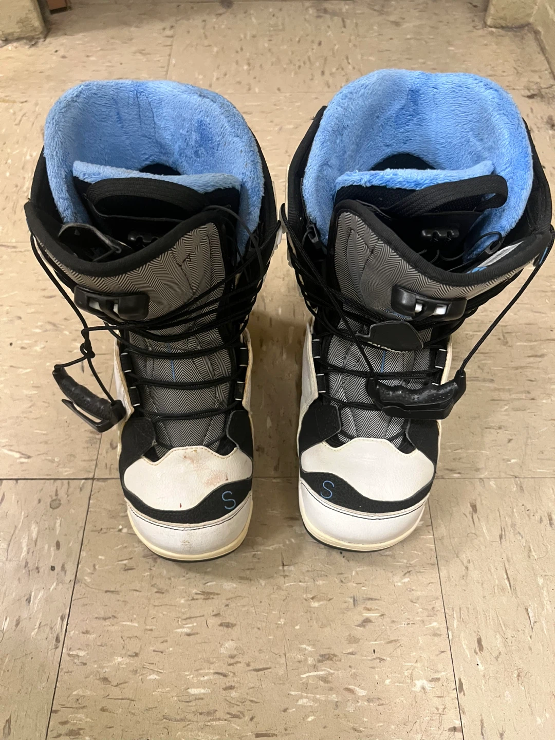 SIZE 7.5W Salomon Snow Boots   #Cleanout