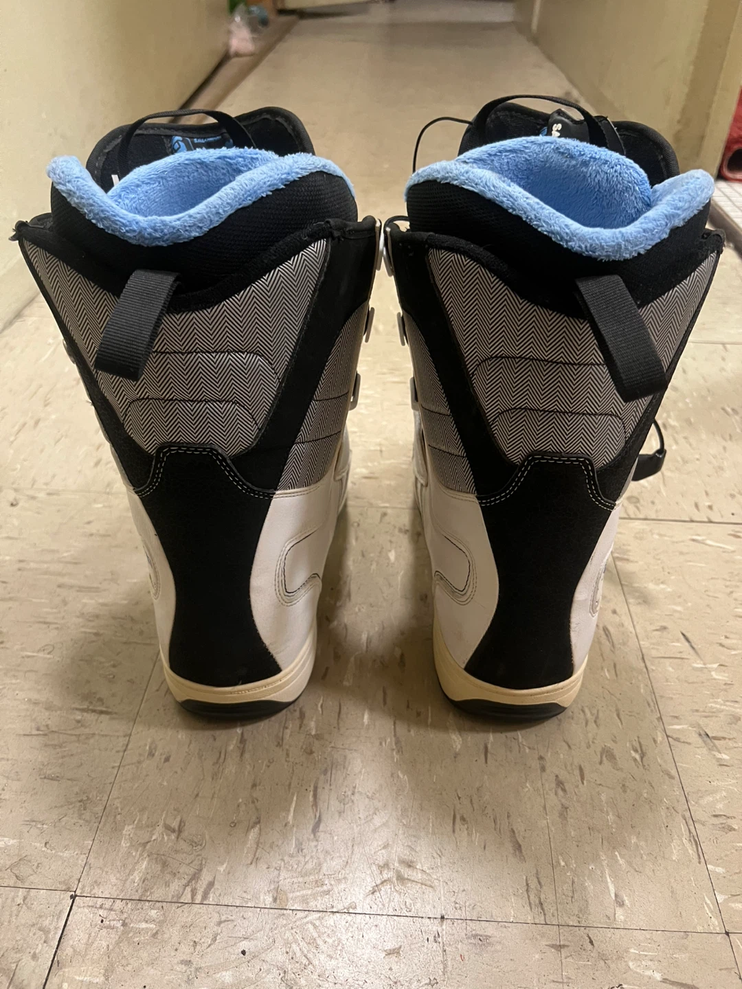 SIZE 7.5W Salomon Snow Boots   #Cleanout - photo 2