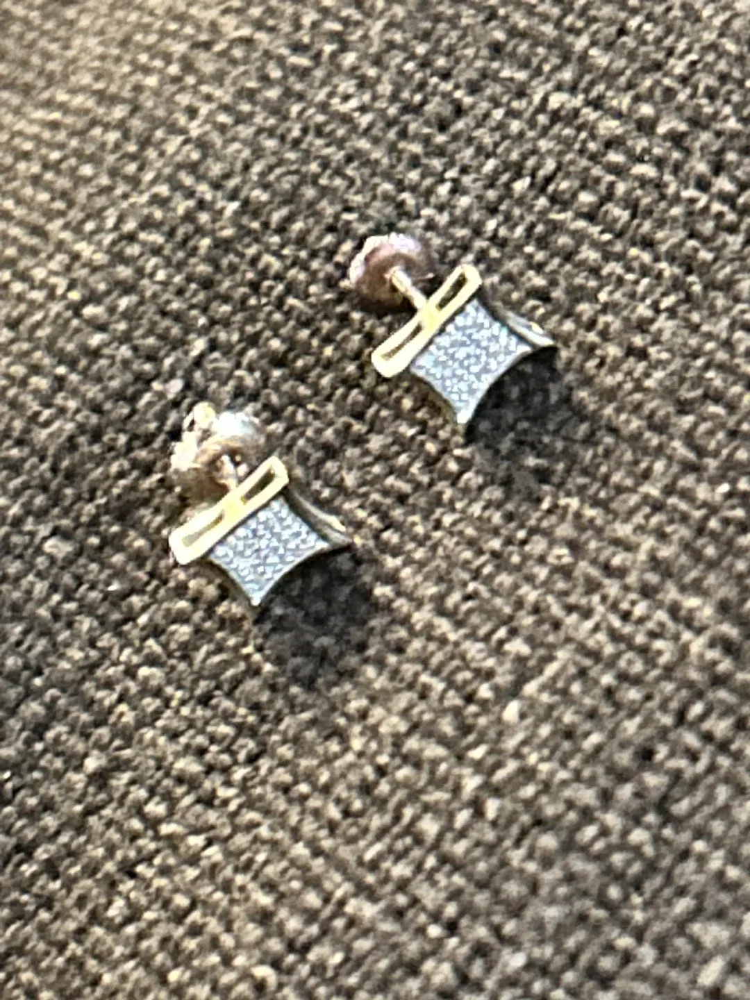 10k Stud Earrings image indicator(3)