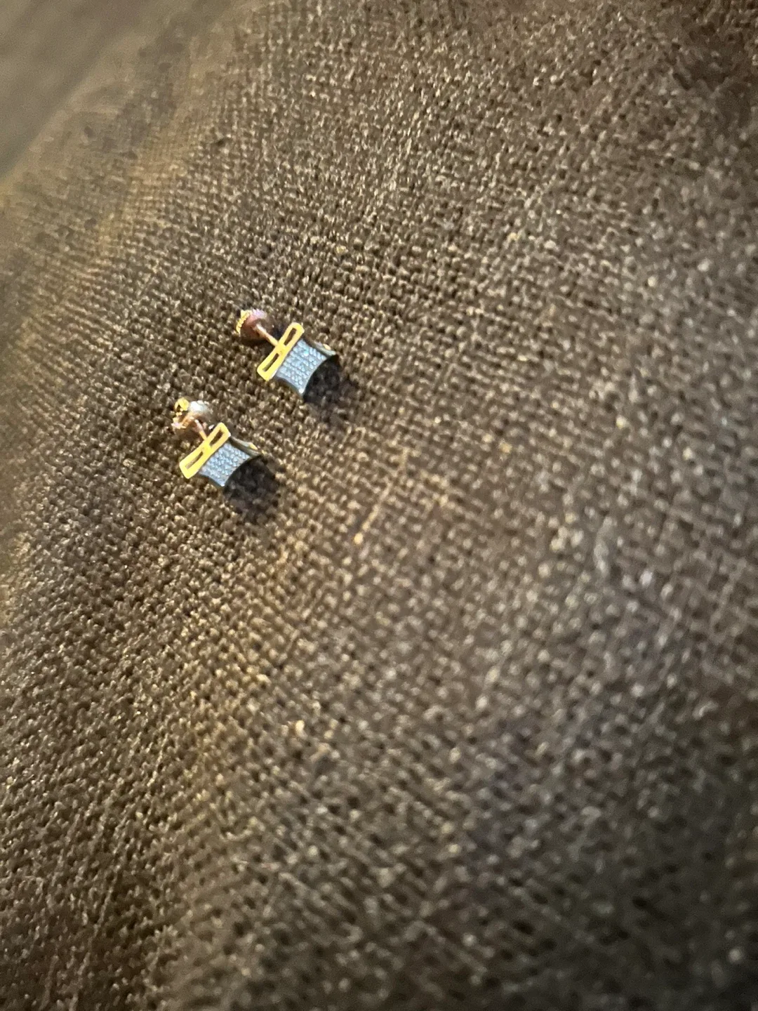 10k Stud Earrings image indicator(4)