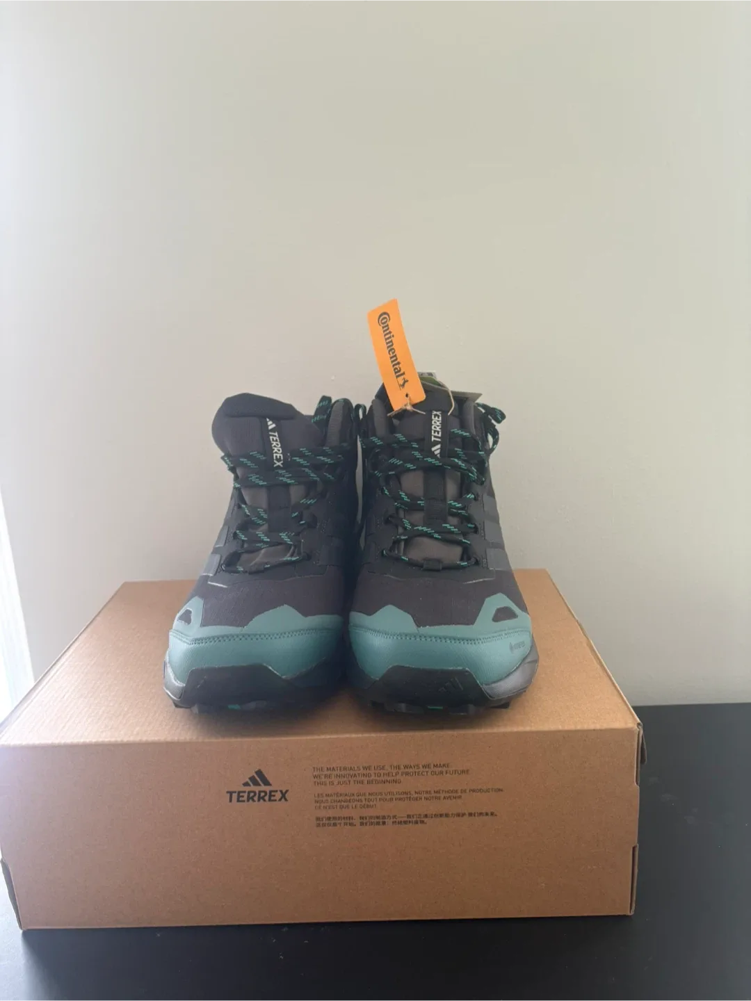 Adidas Terrex AX5 Mid GTX – Men’s 10 – Waterproof Hiking Boots image indicator(5)