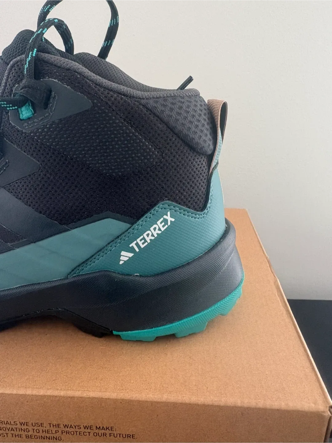 Adidas Terrex AX5 Mid GTX – Men’s 10 – Waterproof Hiking Boots image indicator(4)