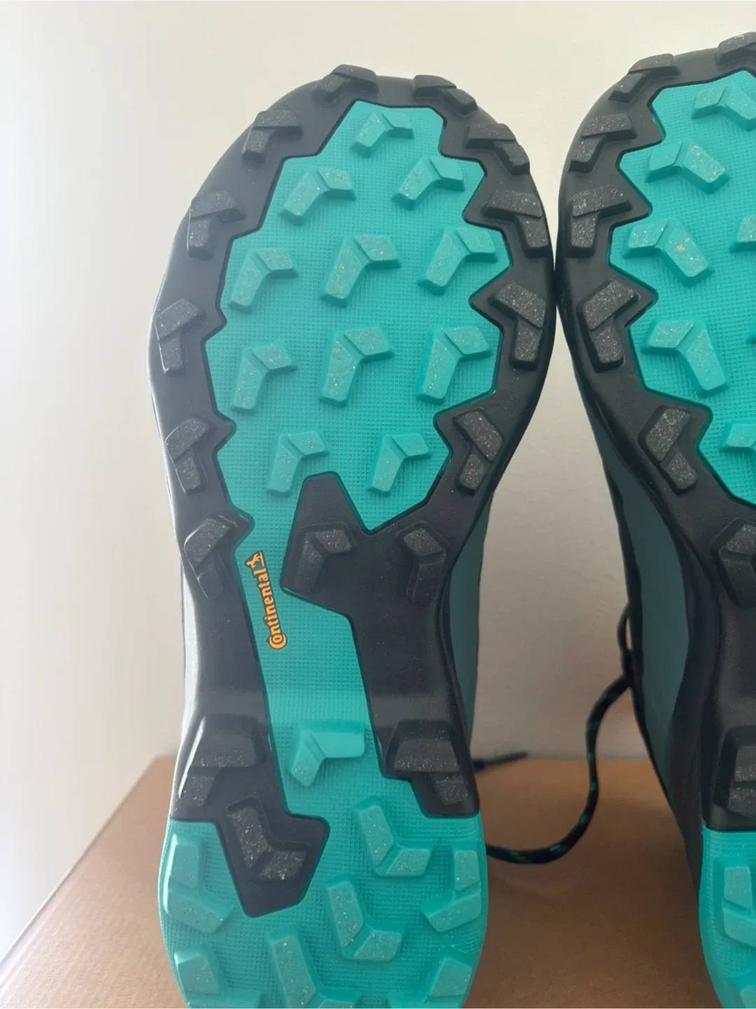 Adidas Terrex AX5 Mid GTX – Men’s 10 – Waterproof Hiking Boots image indicator(7)