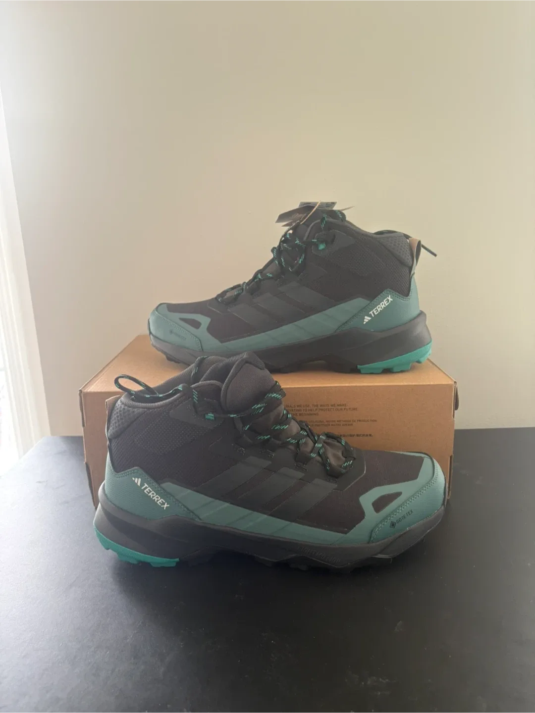 Adidas Terrex AX5 Mid GTX – Men’s 10 – Waterproof Hiking Boots image indicator(8)