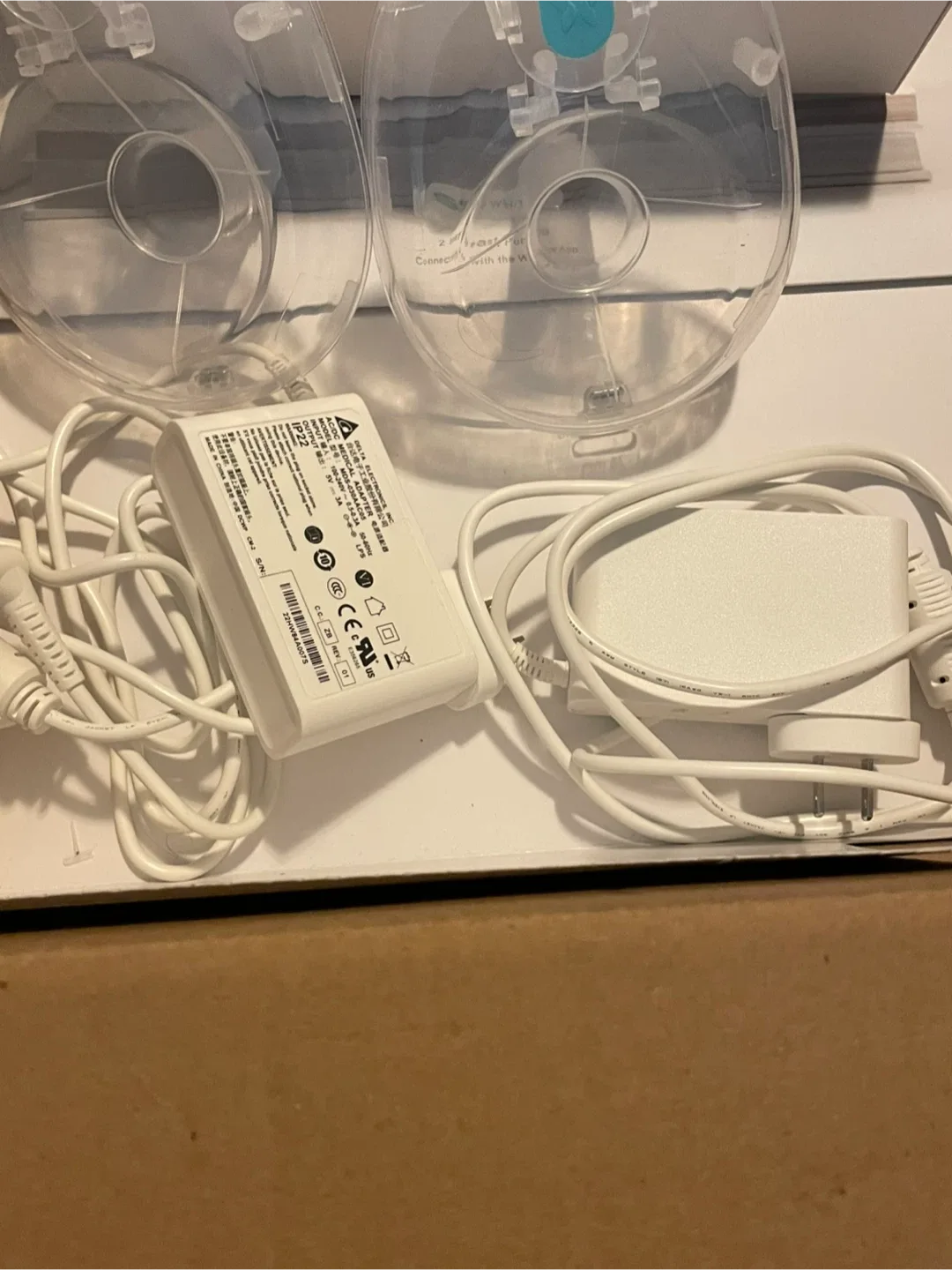 Willow Wearable Breast Pump 2.0 with Accessories image indicator(5)