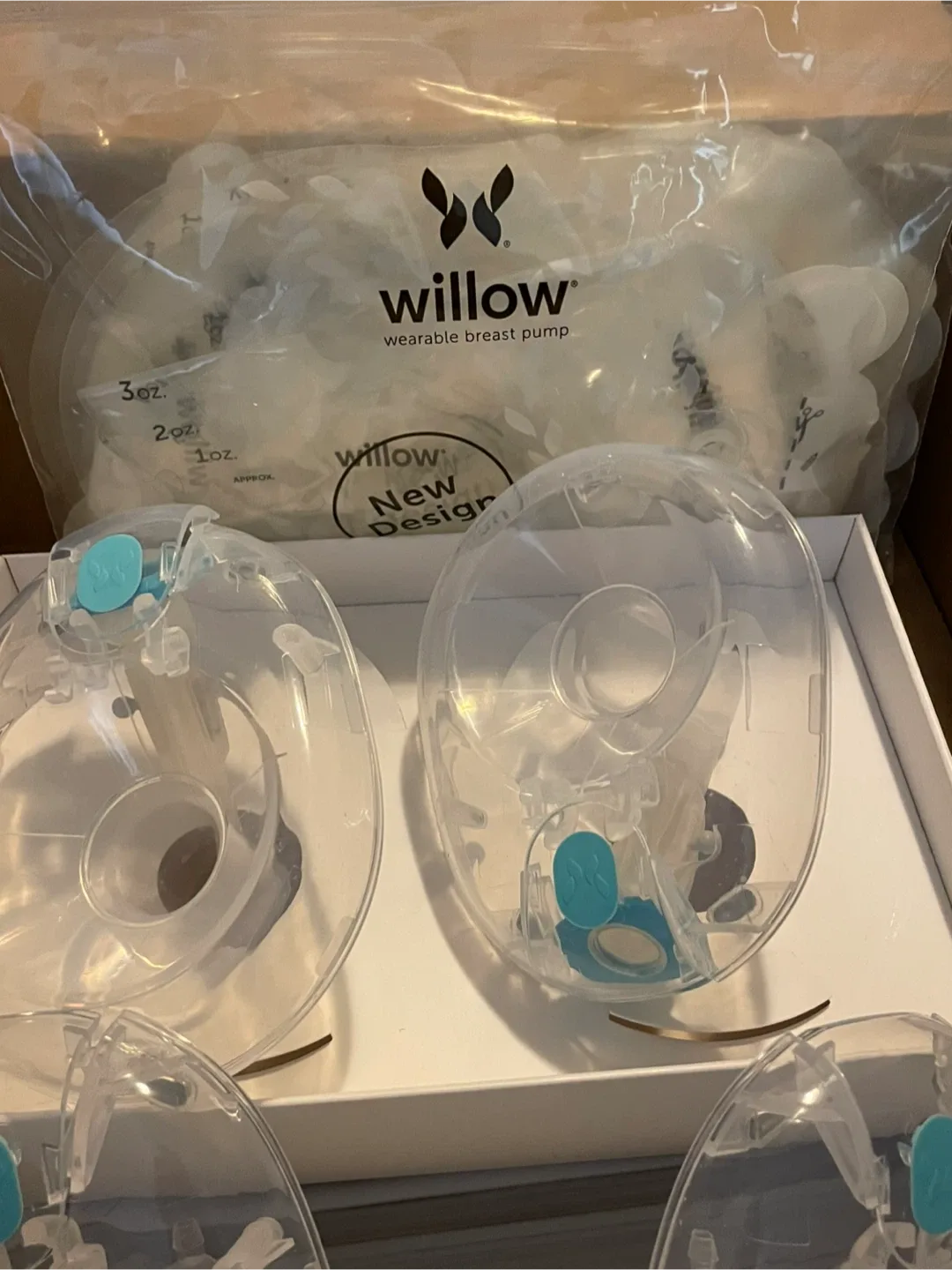 Willow Wearable Breast Pump 2.0 with Accessories image indicator(3)