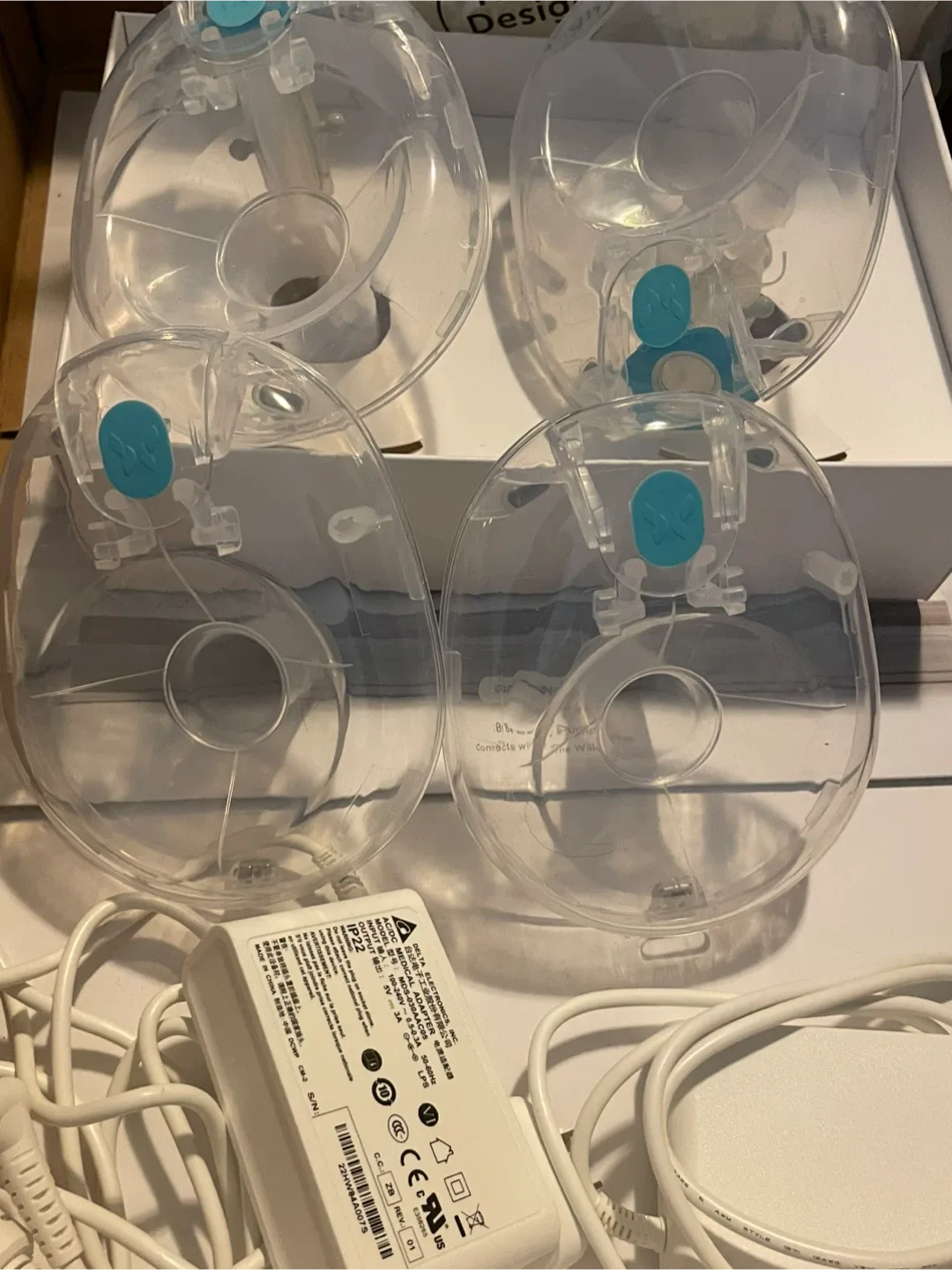 Willow Wearable Breast Pump 2.0 with Accessories image indicator(4)