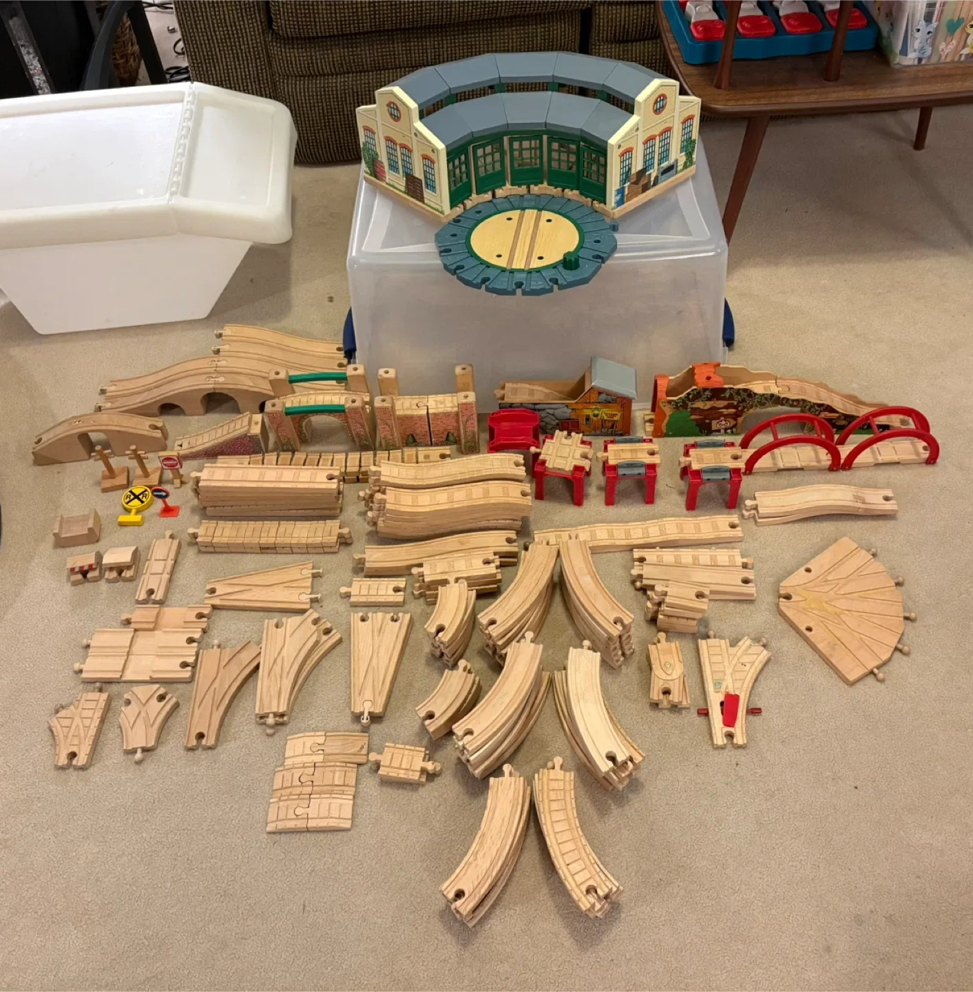 ✨✨120+ Pieces Wooden Train Track Set w/Roundhouse