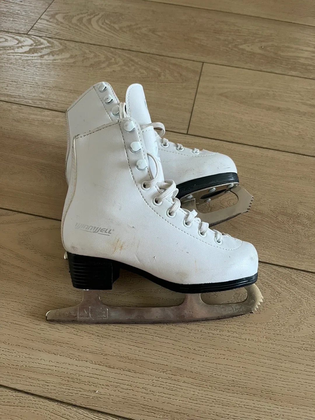 Winnwell Youth Figure Skates - Size 11