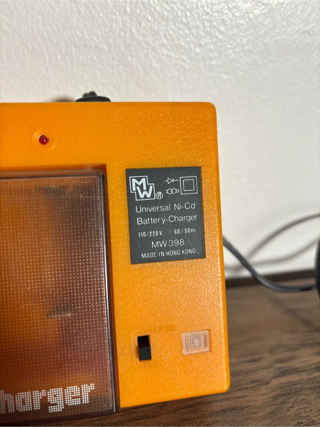 Vintage MW-398 Universal Ni-Cd Battery Charger - Need Gone! image indicator(2)