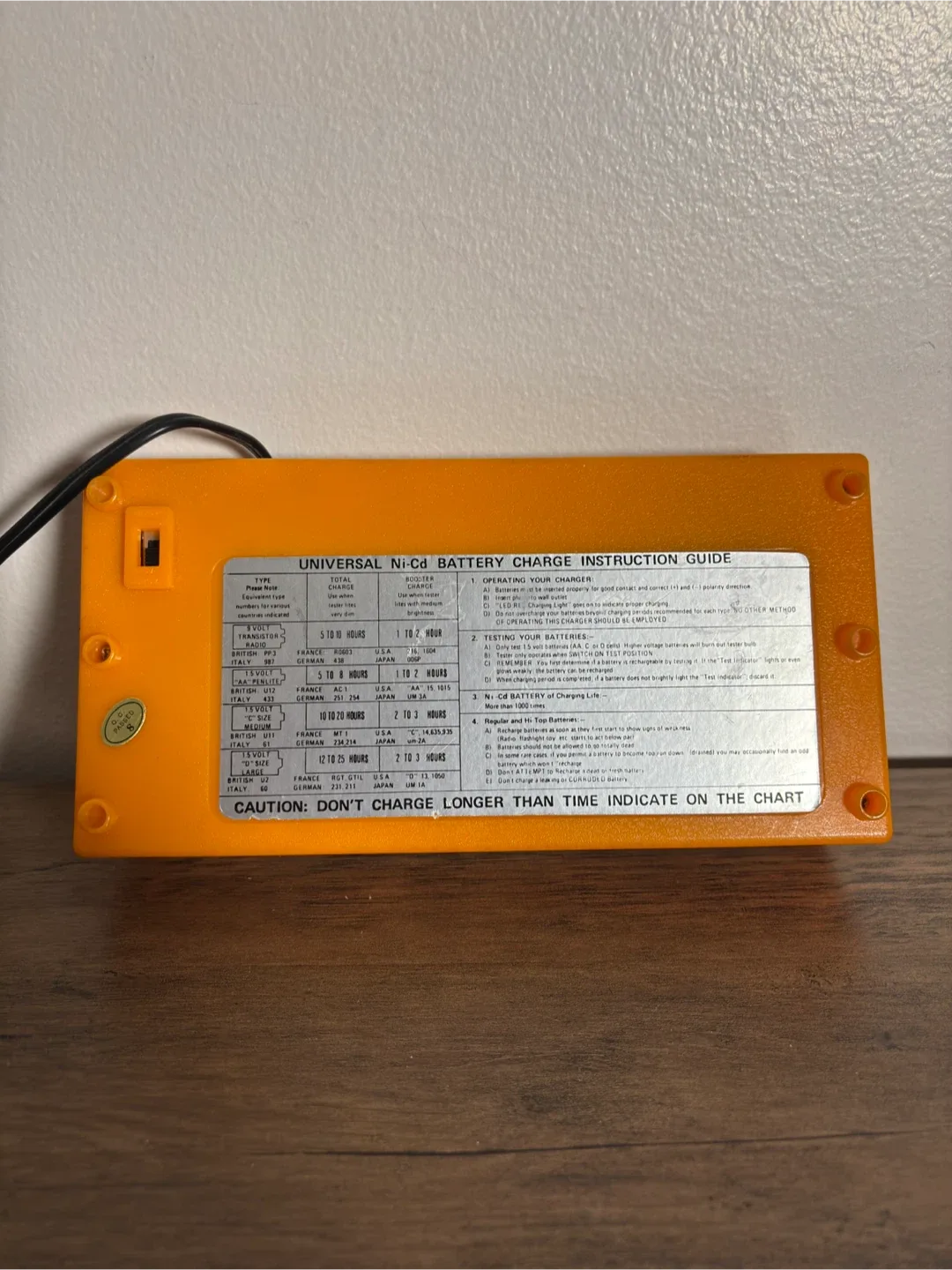 Vintage MW-398 Universal Ni-Cd Battery Charger - Need Gone! image indicator(3)