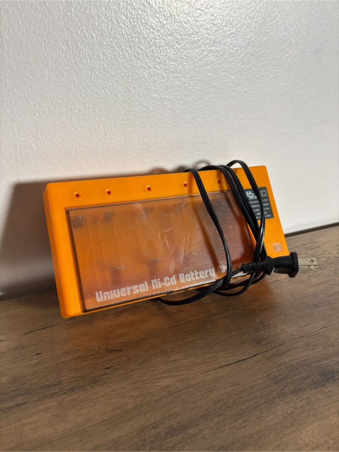 Vintage MW-398 Universal Ni-Cd Battery Charger - Need Gone! image indicator(4)