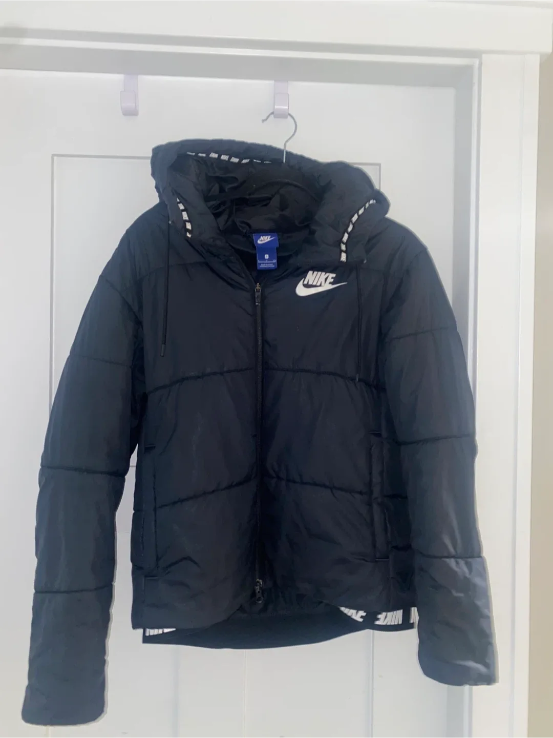 Nike Black Puffer Jacket - Size S image indicator(2)