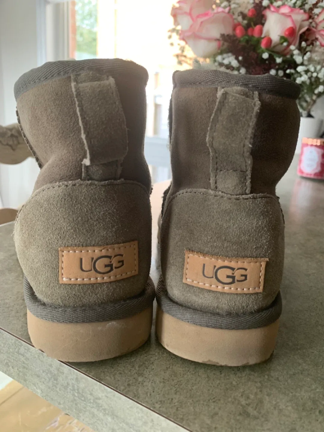 UGG Mini Boots, Size 6 image indicator(2)