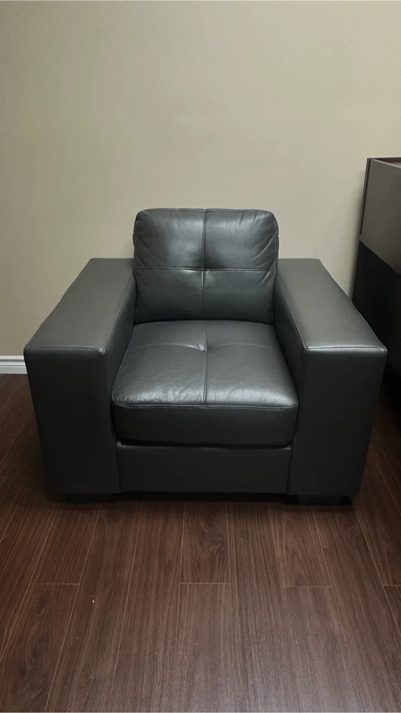 Black Armchair - Like New!