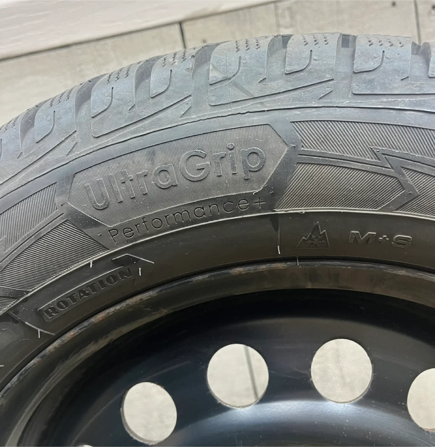 Goodyear UltraGrip Performance+ Tire 215/60R16 image indicator(3)