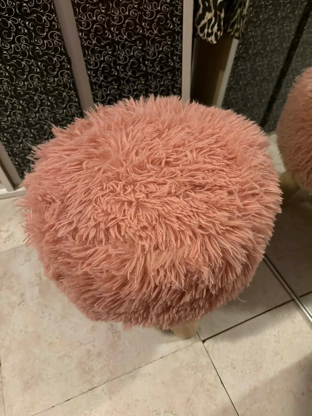 Pink Faux Fur Ottoman Stool image indicator(2)