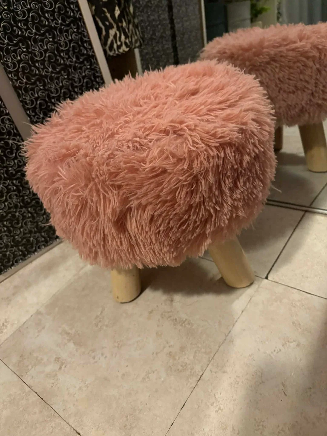 Pink Faux Fur Ottoman Stool image indicator(3)