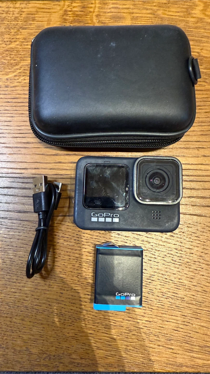 GoPro Hero 9 Action Camera + extra battery & case (no SD card)