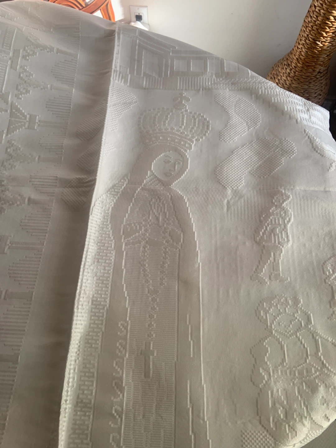 NEW RELIGIOUS SACRED MARY EUROPEAN BEDSPREAD - photo 2