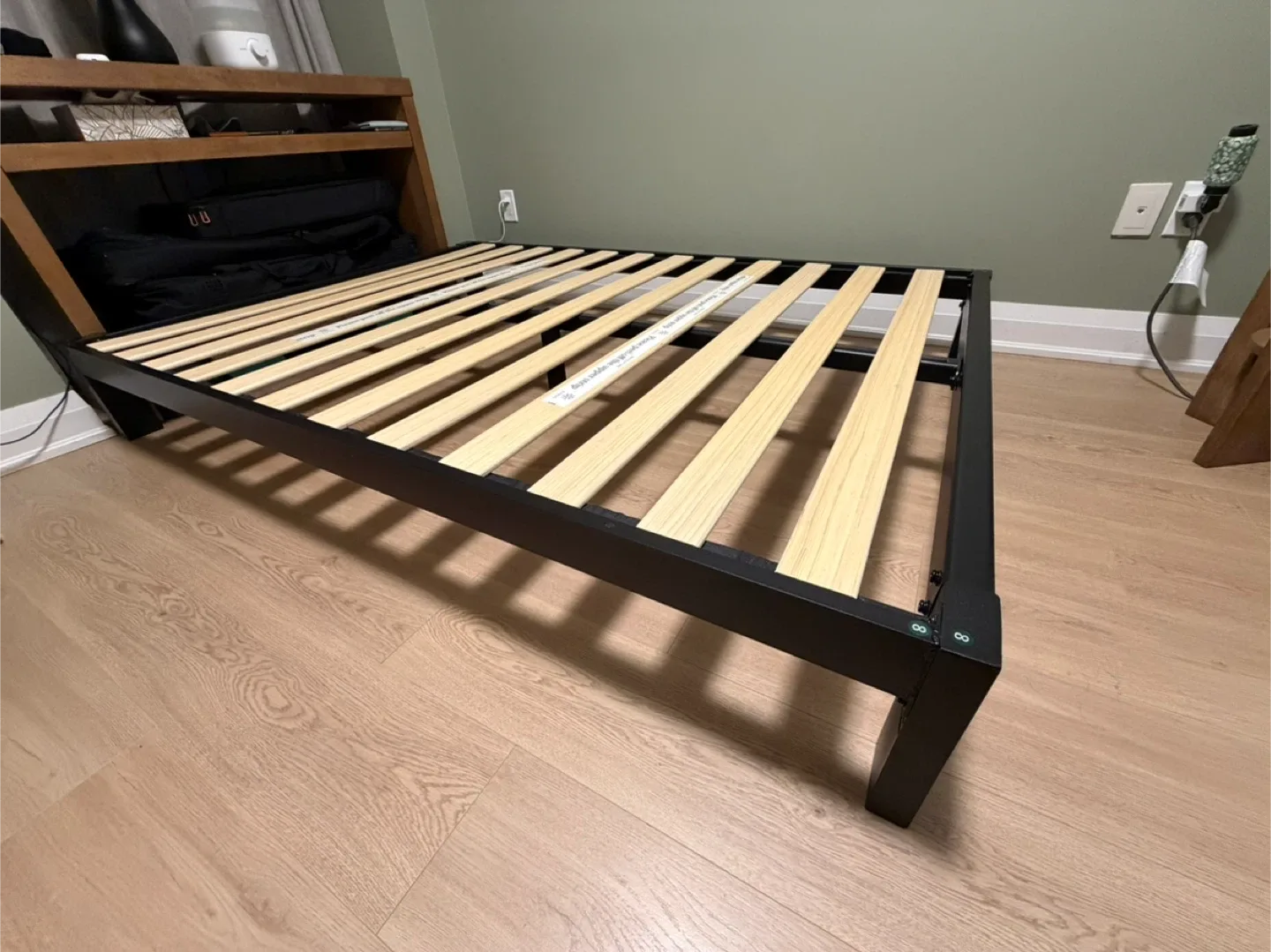 Minimalist low-profile bed frame (full size) image indicator(3)