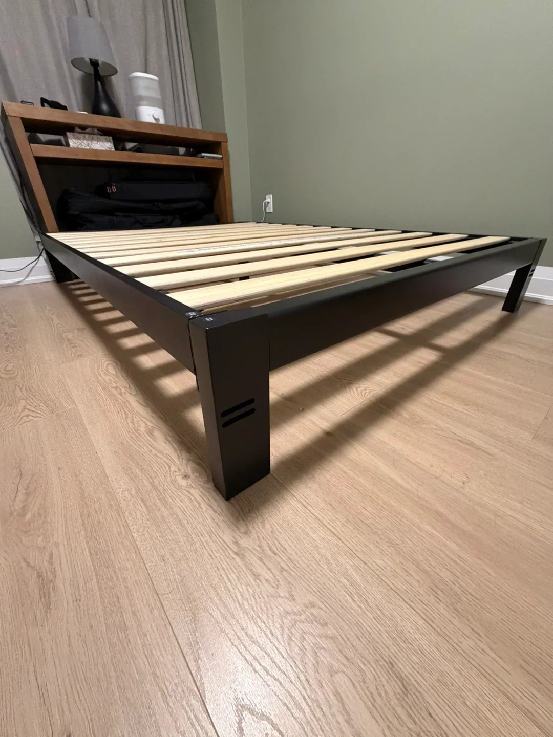 Minimalist low-profile bed frame (full size) image indicator(2)