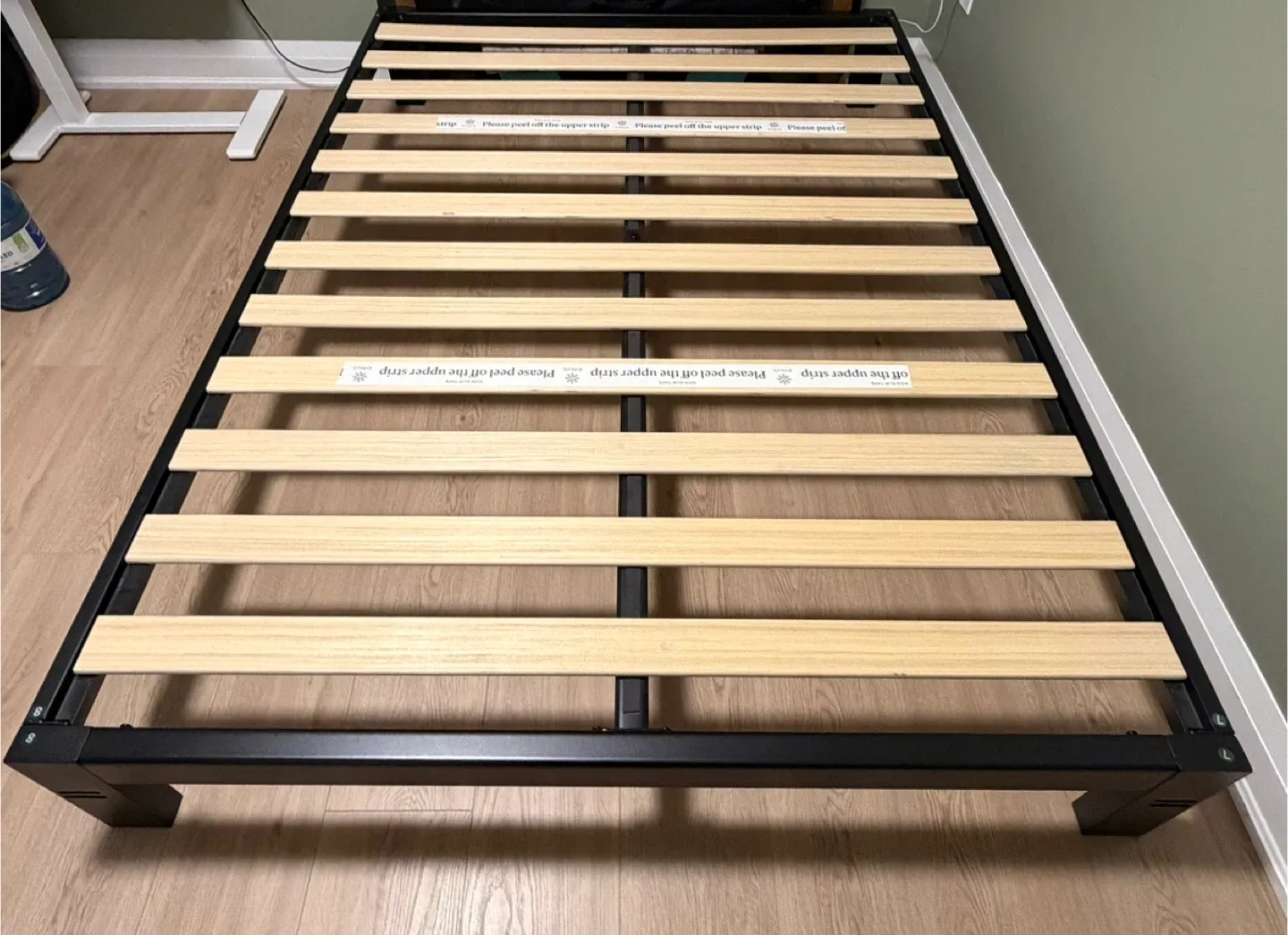 Minimalist low-profile bed frame (full size) image indicator(4)