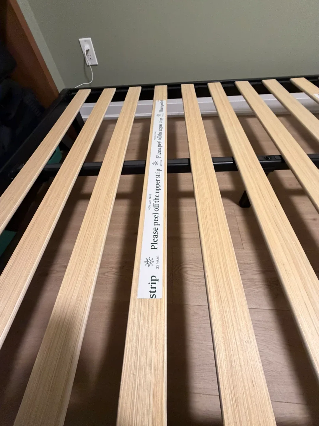 Minimalist low-profile bed frame (full size) image indicator(6)