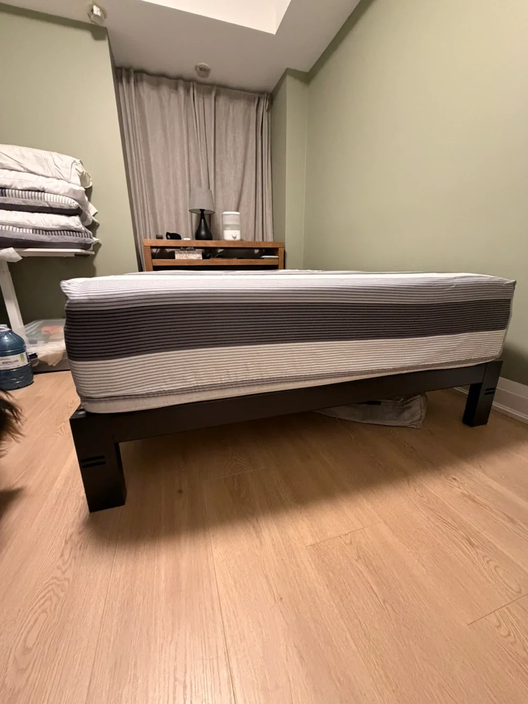 Minimalist low-profile bed frame (full size) image indicator(9)