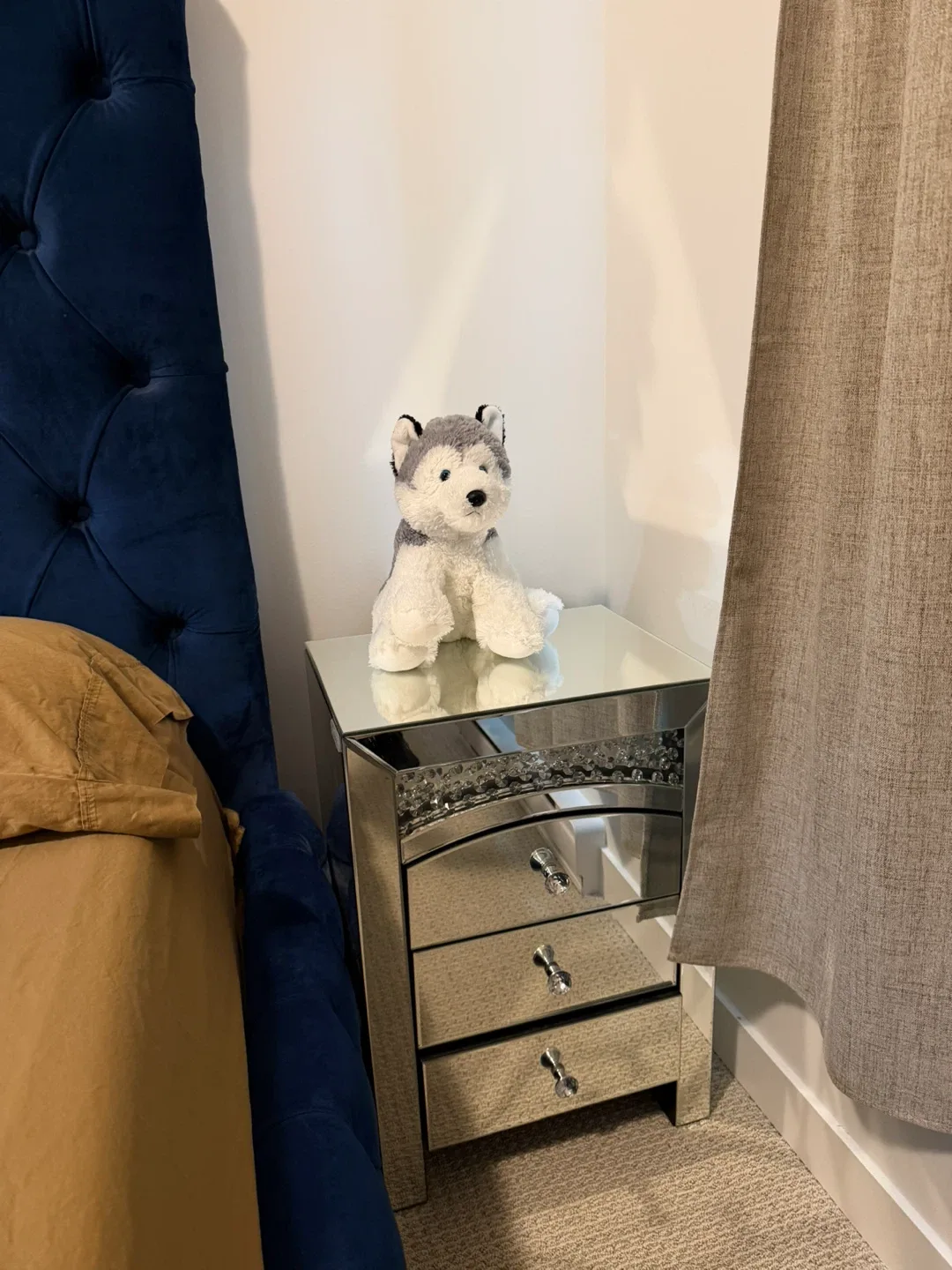 King size bed and nightstands for sale ! image indicator(3)