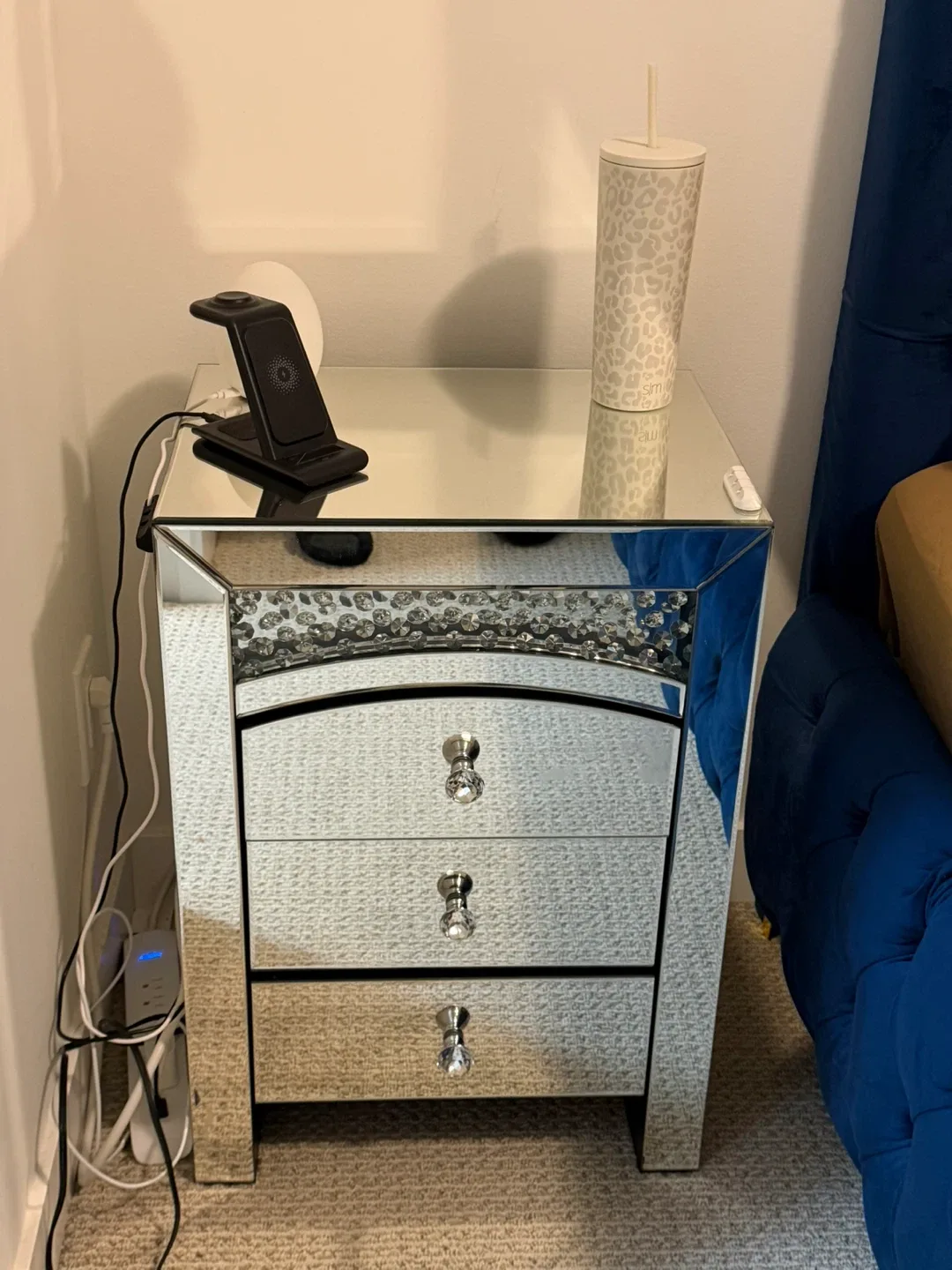 King size bed and nightstands for sale ! image indicator(5)