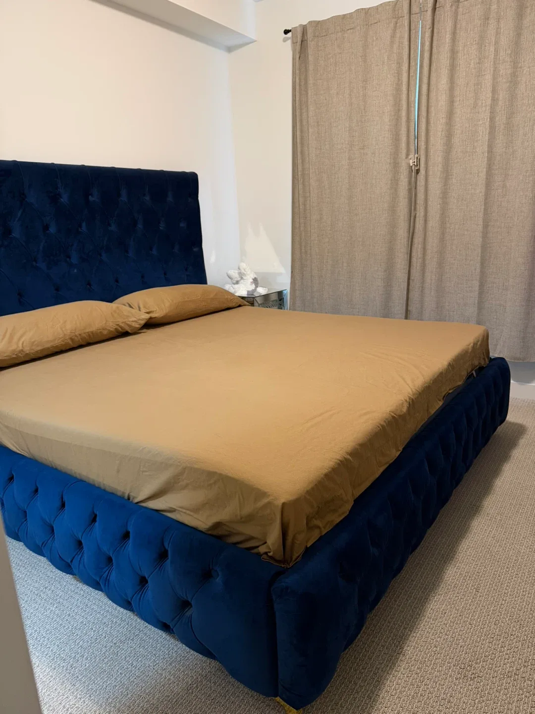 King size bed and nightstands for sale ! image indicator(2)