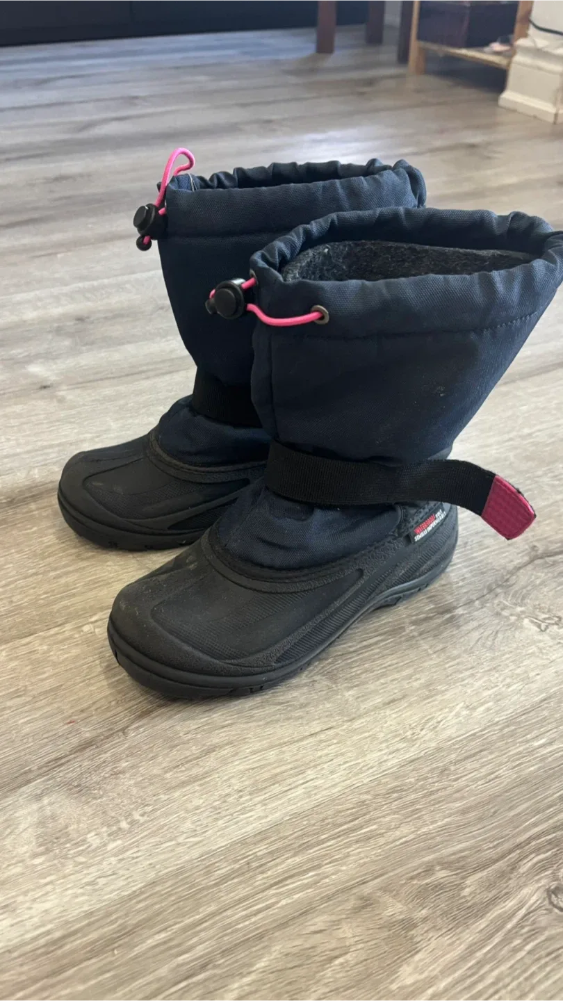 Crocs Kids' Handle It Rain Boot Size 3 image indicator(2)