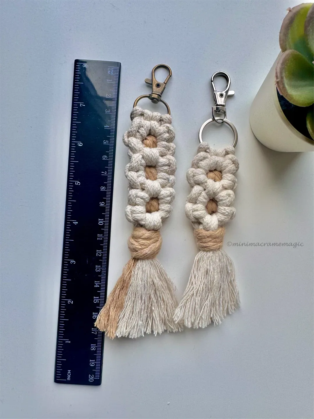 Handmade Macrame Flower Keychain image indicator(4)