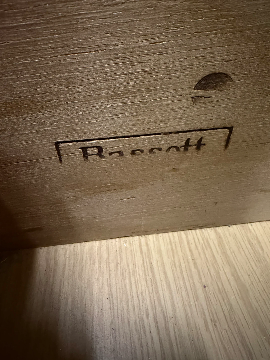 Bassett 9-Drawer Dresser - photo 4