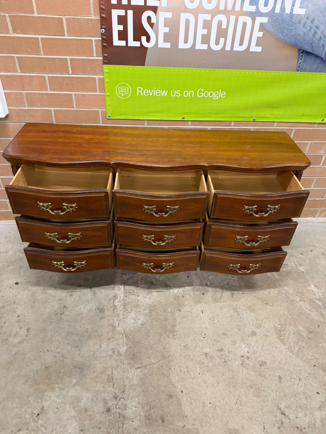 Bassett 9-Drawer Dresser - photo 3