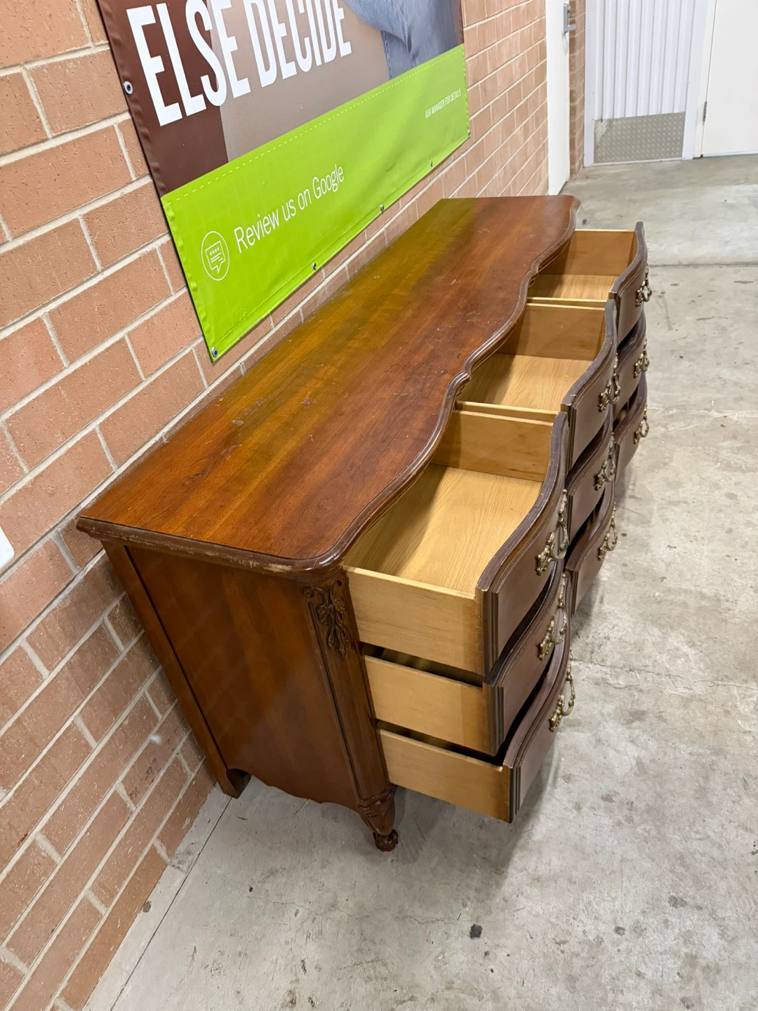 Bassett 9-Drawer Dresser - photo 5