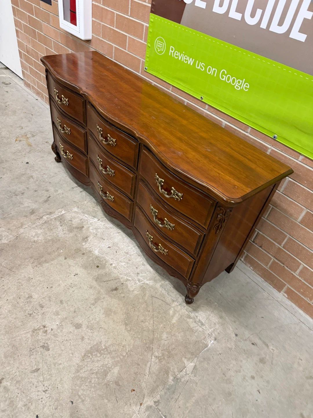 Bassett 9-Drawer Dresser - photo 2
