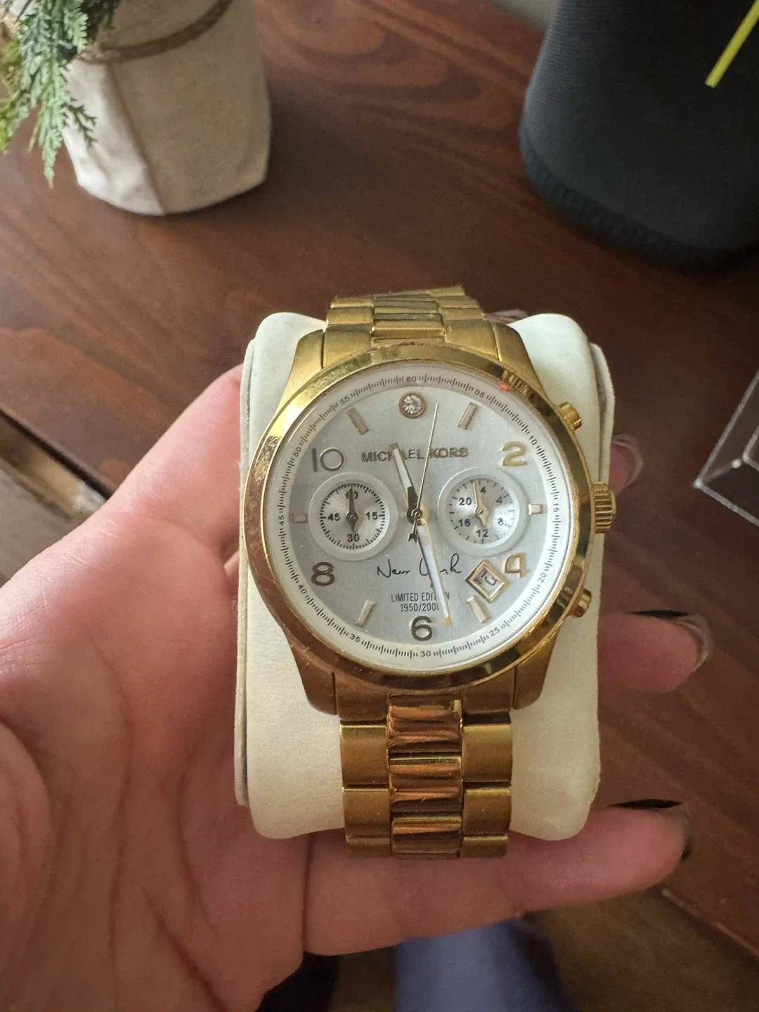 Michael Kors Gold Watch Limited Edition image indicator(3)