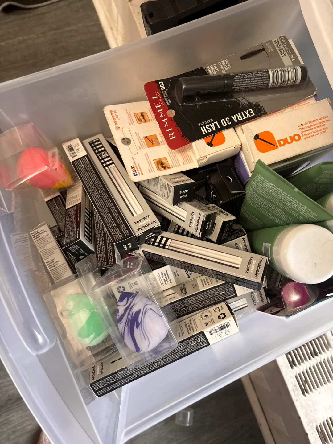 Mixed Lot of Makeup image indicator(9)