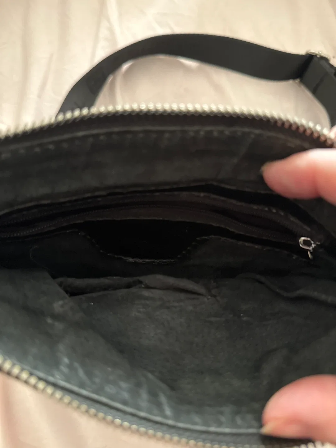 Chanel Black Quilted Crossbody Bag image indicator(2)