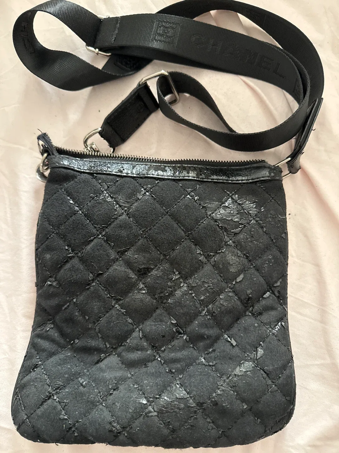 Chanel Black Quilted Crossbody Bag image indicator(3)