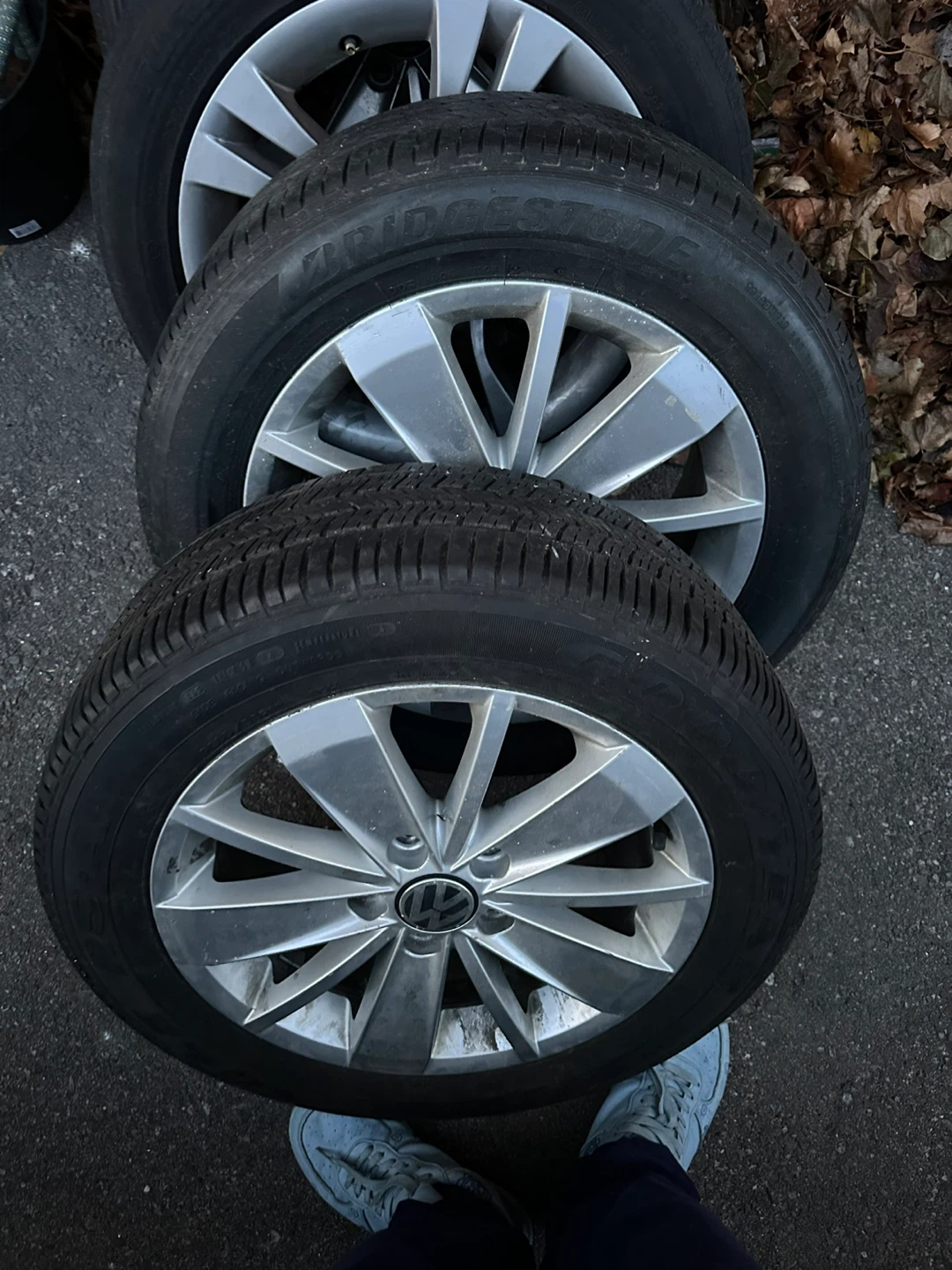 Set of 4 Volkswagen Rims & Bridgestone Tires - photo 4