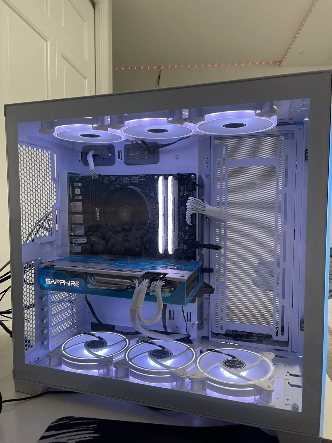 Custom White PC Build image indicator(2)