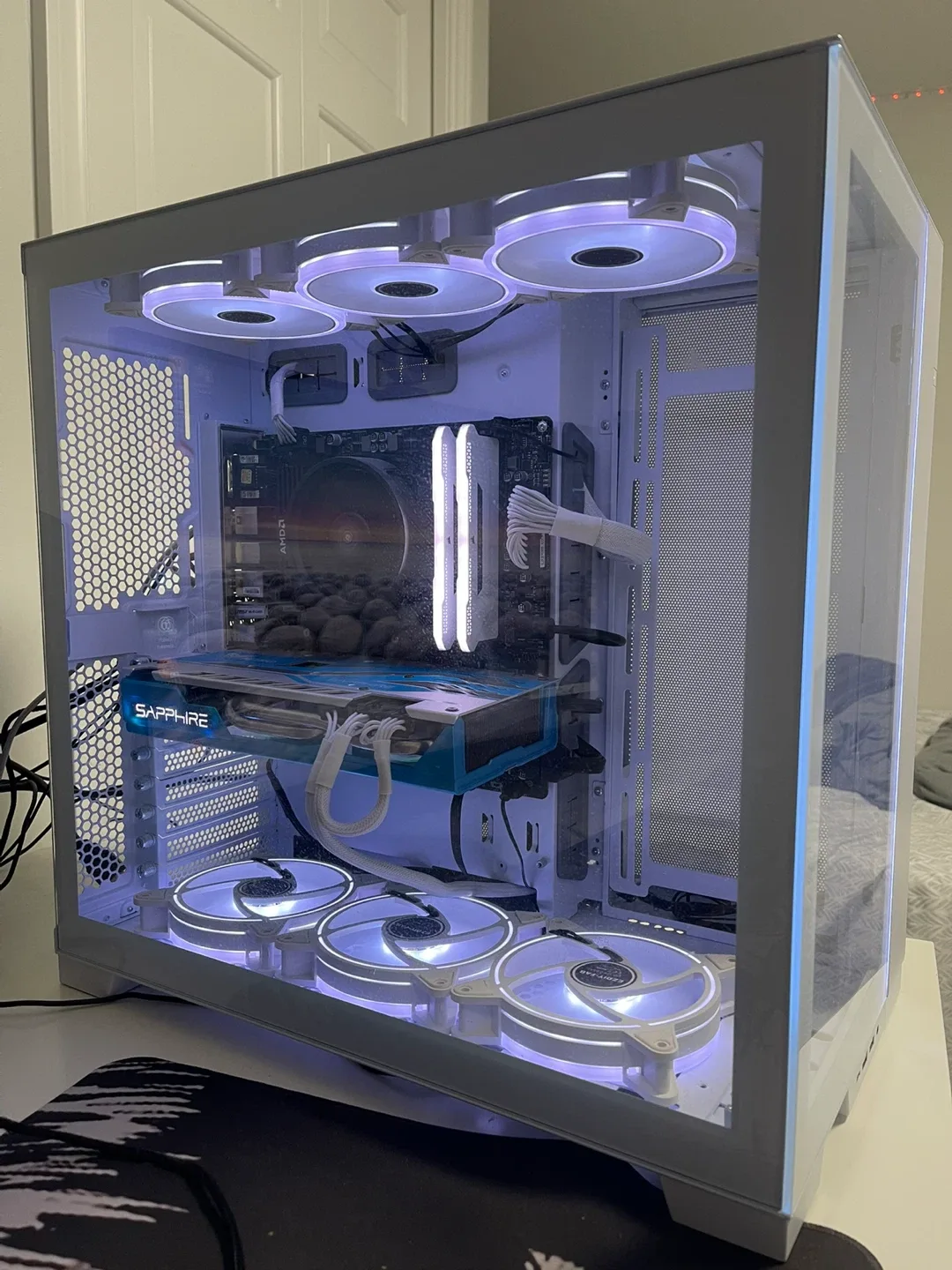 Custom White PC Build image indicator(4)